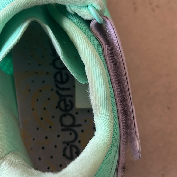 Pelaton shoes - Picture 3 of 3